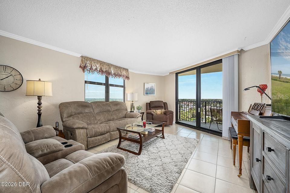 For Sale: $295,000 (2 beds, 2 baths, 1225 Square Feet)
