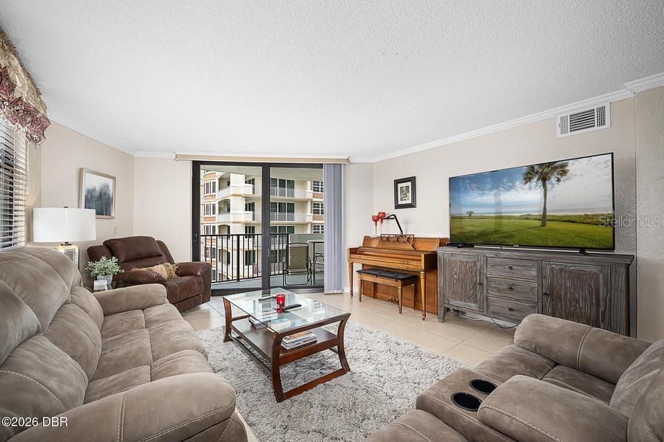 For Sale: $295,000 (2 beds, 2 baths, 1225 Square Feet)