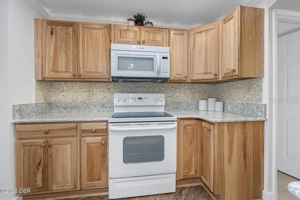For Sale: $295,000 (2 beds, 2 baths, 1225 Square Feet)