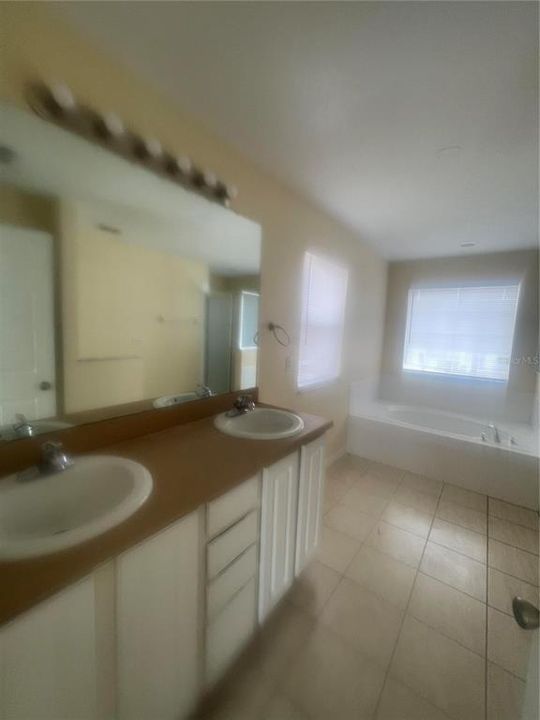 En Renta: $2,800 (5 camas, 3 baños, 2170 Pies cuadrados)