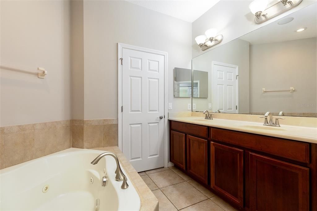 For Sale: $335,000 (3 beds, 2 baths, 1680 Square Feet)