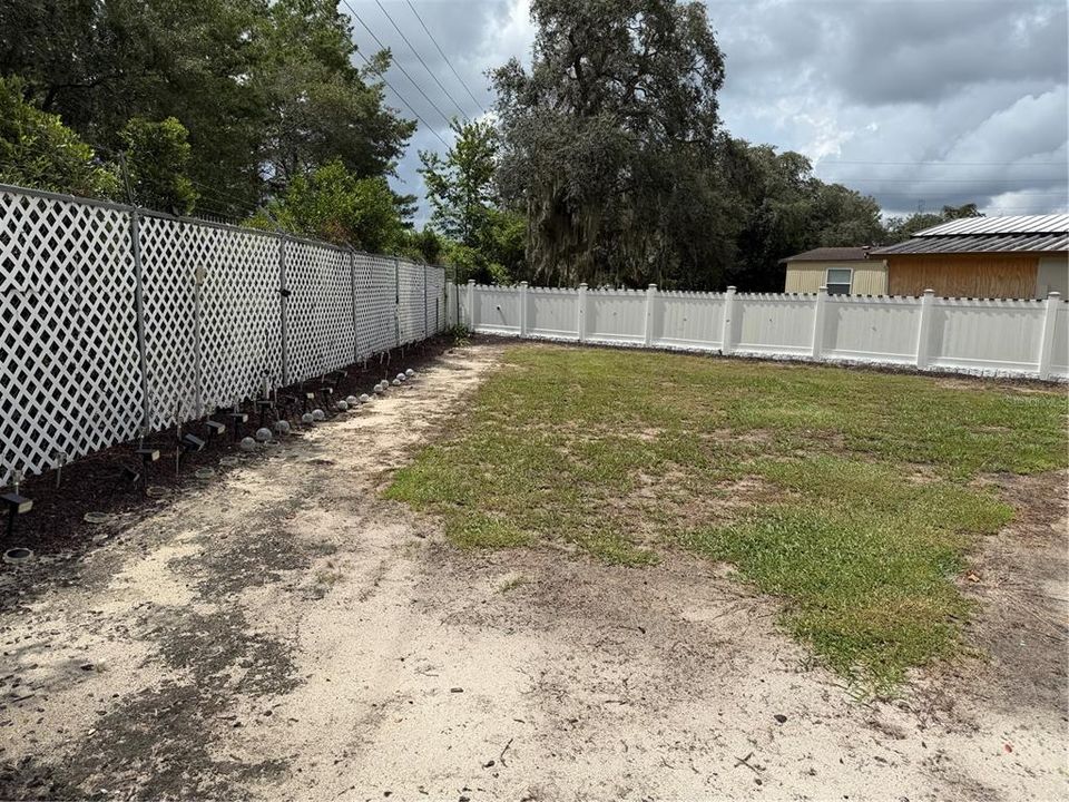 For Sale: $174,900 (2 beds, 2 baths, 1377 Square Feet)