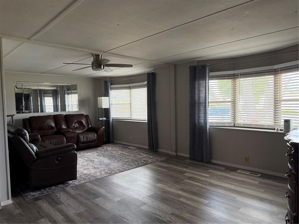 For Sale: $174,900 (2 beds, 2 baths, 1377 Square Feet)