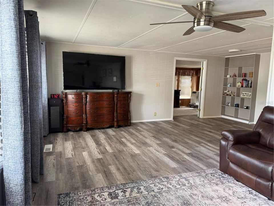 For Sale: $174,900 (2 beds, 2 baths, 1377 Square Feet)