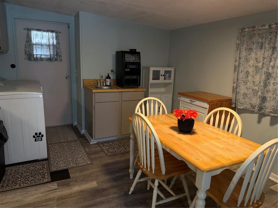 For Sale: $174,900 (2 beds, 2 baths, 1377 Square Feet)