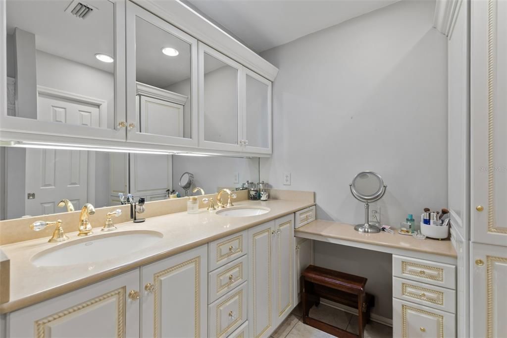 For Sale: $995,000 (4 beds, 4 baths, 4434 Square Feet)