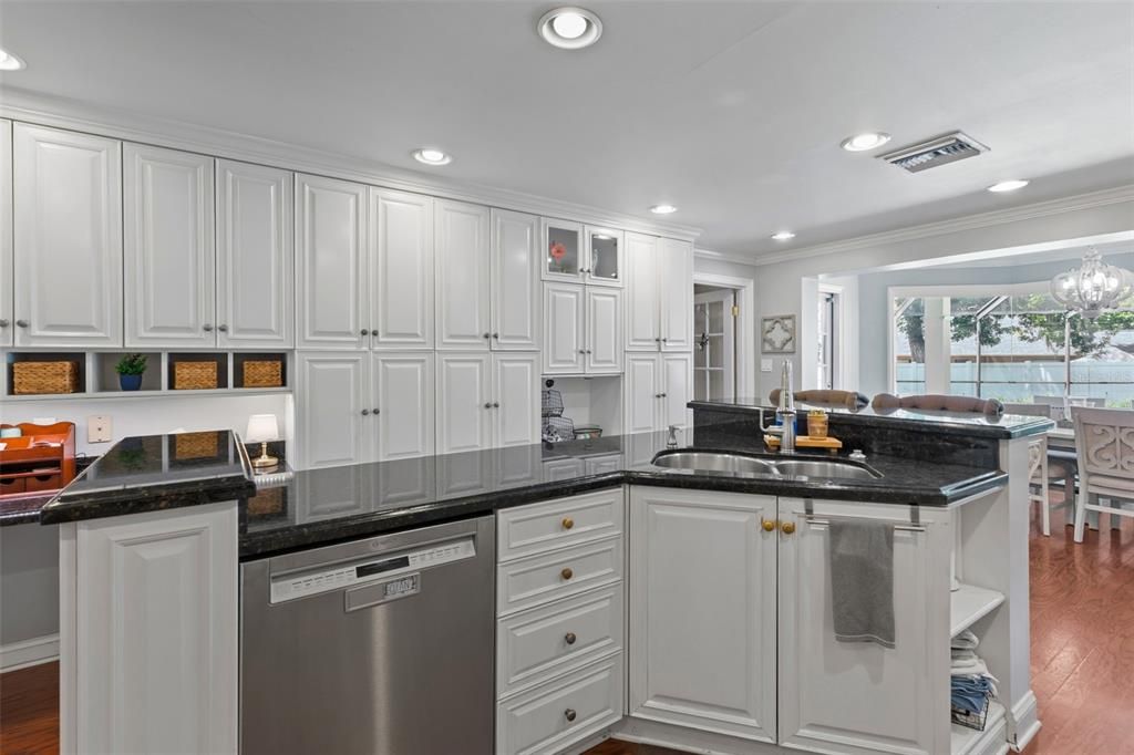 For Sale: $995,000 (4 beds, 4 baths, 4434 Square Feet)