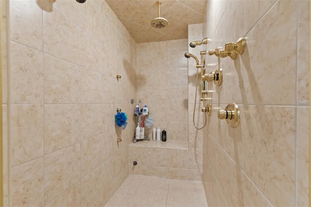 For Sale: $995,000 (4 beds, 4 baths, 4434 Square Feet)