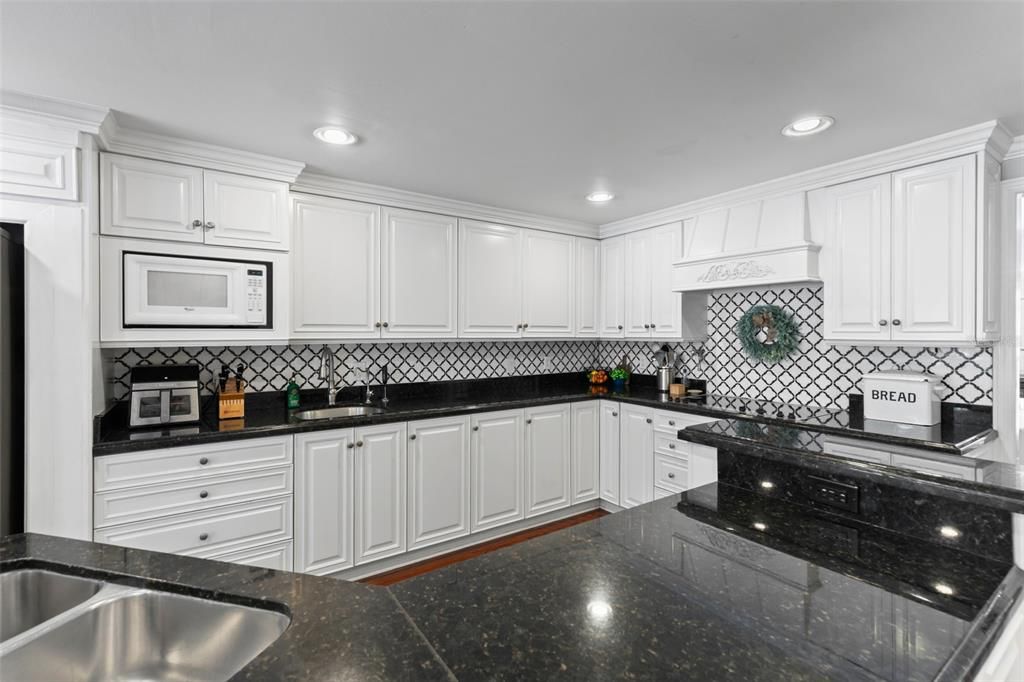 For Sale: $995,000 (4 beds, 4 baths, 4434 Square Feet)