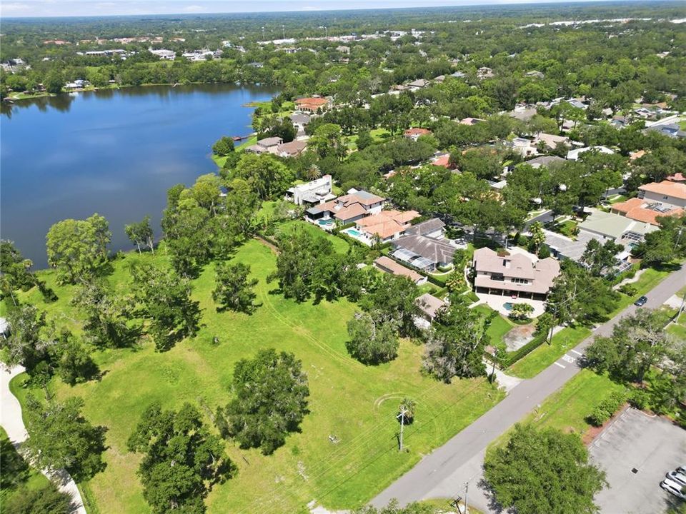 待售: $2,245,000 (3.23 acres)