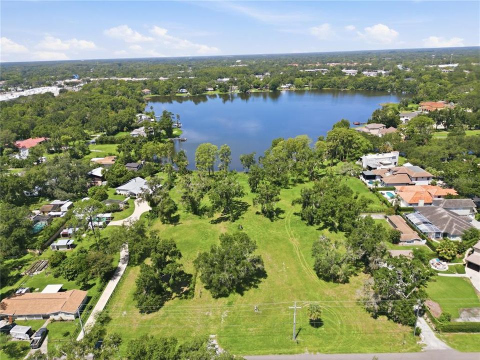 待售: $2,245,000 (3.23 acres)