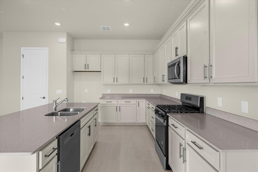 For Rent: $4,950 (5 beds, 4 baths, 3561 Square Feet)