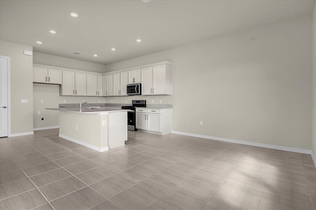 For Rent: $4,950 (5 beds, 4 baths, 3561 Square Feet)