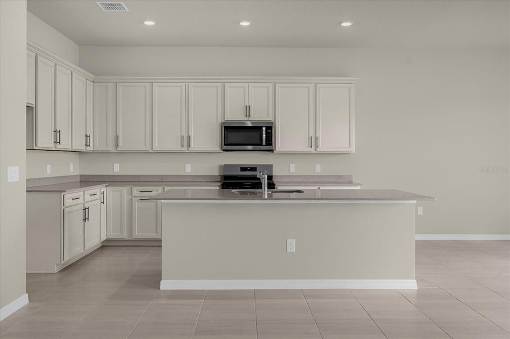 For Rent: $4,950 (5 beds, 4 baths, 3561 Square Feet)