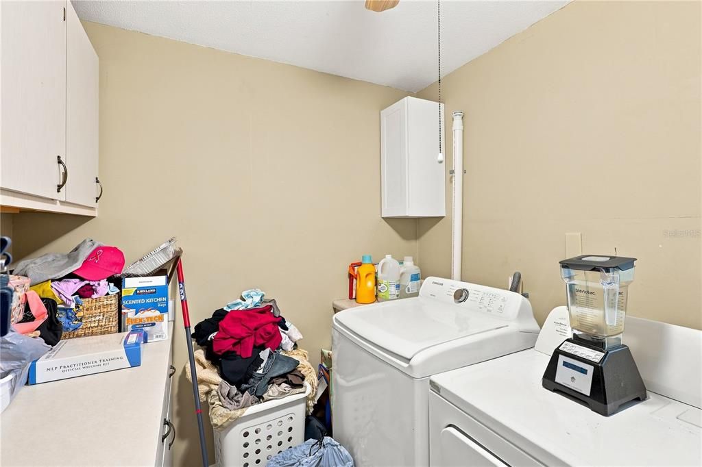 Activo con contrato: $260,000 (4 camas, 1 baños, 1692 Pies cuadrados)