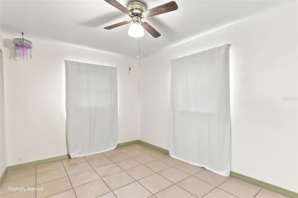 Activo con contrato: $260,000 (4 camas, 1 baños, 1692 Pies cuadrados)