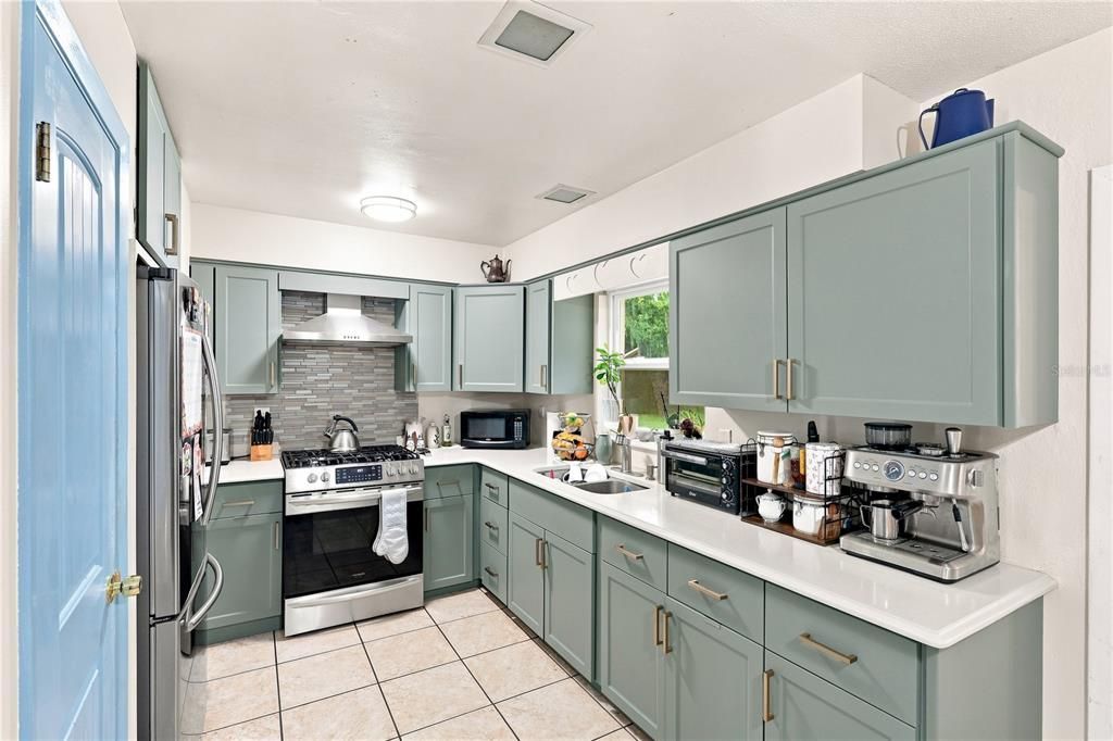 Activo con contrato: $260,000 (4 camas, 1 baños, 1692 Pies cuadrados)