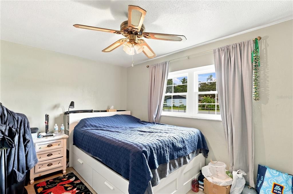 Activo con contrato: $260,000 (4 camas, 1 baños, 1692 Pies cuadrados)