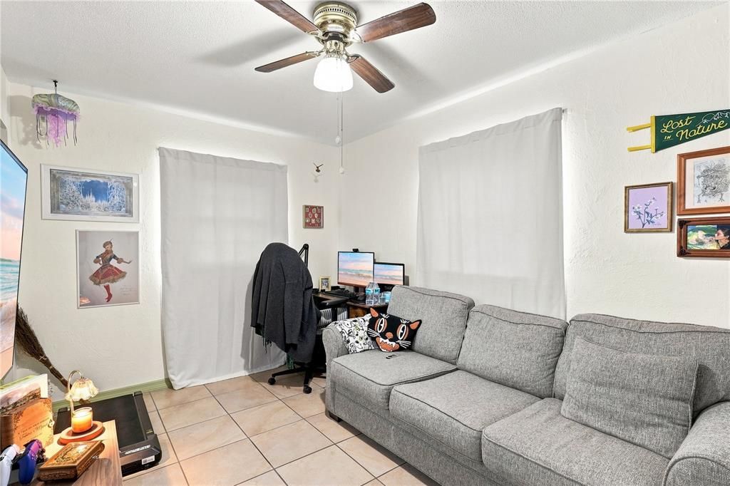 Activo con contrato: $260,000 (4 camas, 1 baños, 1692 Pies cuadrados)