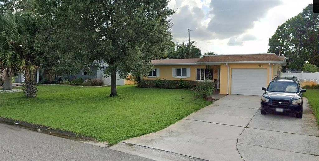Active With Contract: $2,195 (3 beds, 2 baths, 1005 Square Feet)