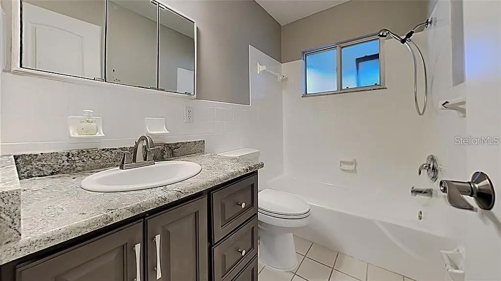 Active With Contract: $2,195 (3 beds, 2 baths, 1005 Square Feet)