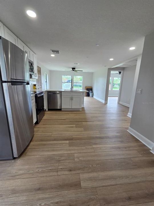 For Sale: $239,000 (2 beds, 2 baths, 840 Square Feet)