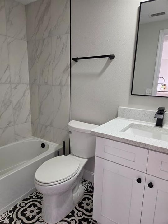 For Sale: $239,000 (2 beds, 2 baths, 840 Square Feet)