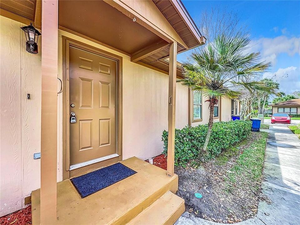 For Sale: $239,000 (2 beds, 2 baths, 840 Square Feet)