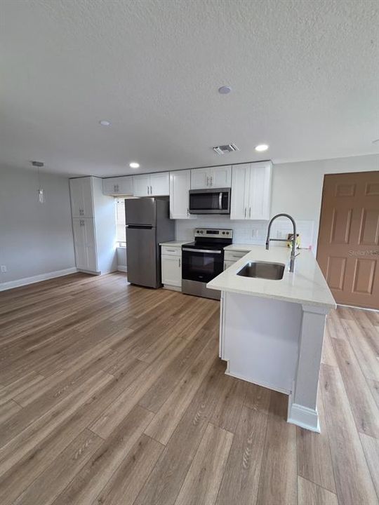 For Sale: $239,000 (2 beds, 2 baths, 840 Square Feet)