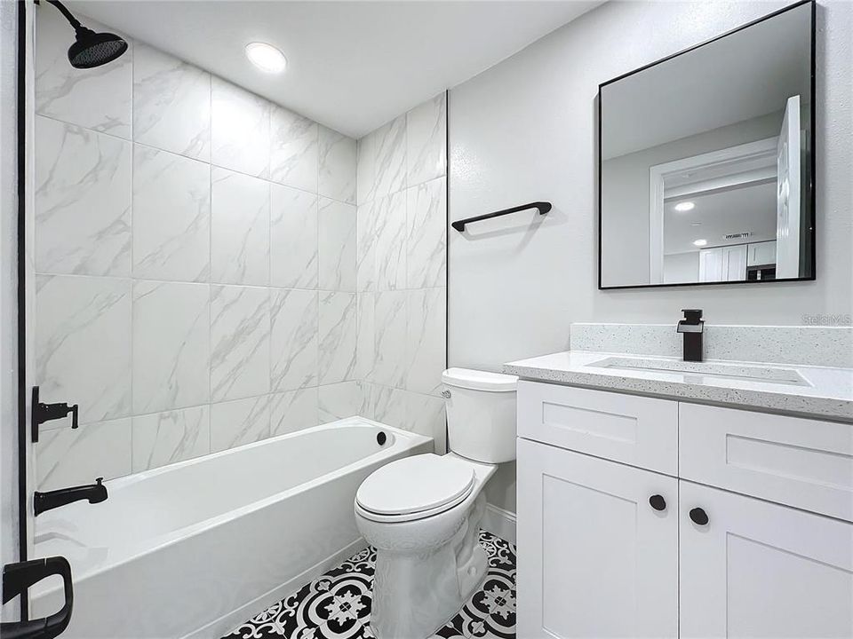 For Sale: $239,000 (2 beds, 2 baths, 840 Square Feet)