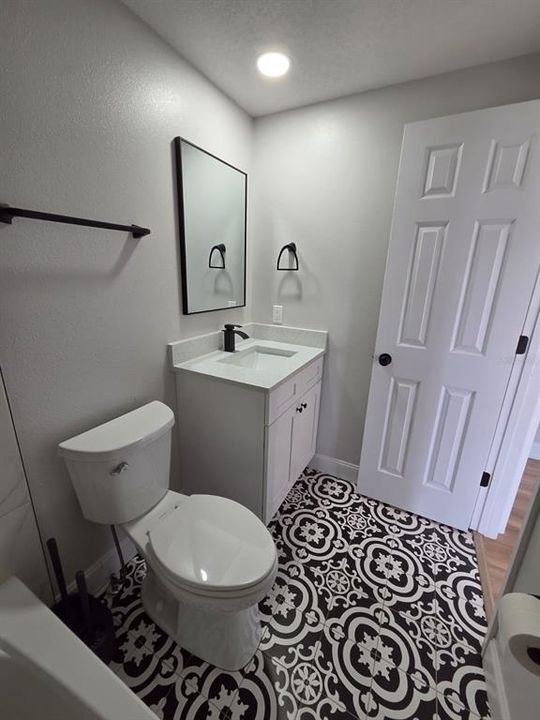 For Sale: $239,000 (2 beds, 2 baths, 840 Square Feet)