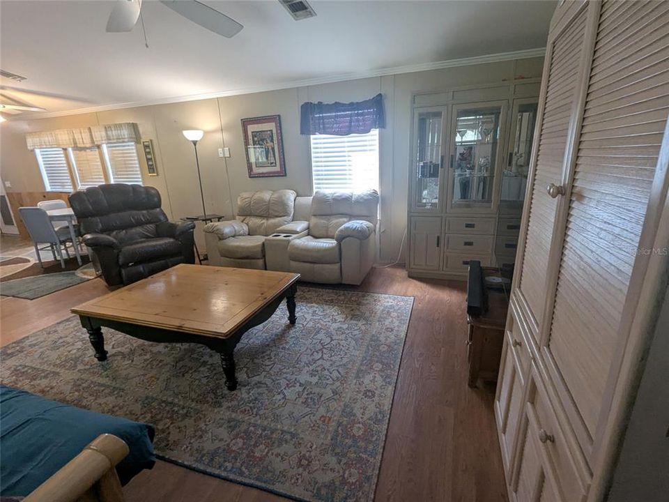 For Sale: $189,900 (3 beds, 2 baths, 1216 Square Feet)