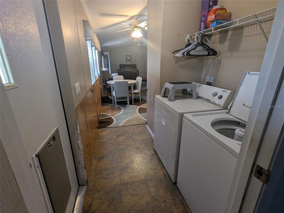 For Sale: $189,900 (3 beds, 2 baths, 1216 Square Feet)