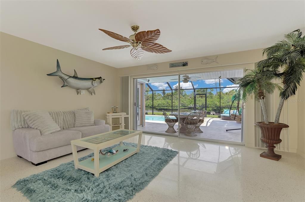 For Sale: $499,900 (2 beds, 2 baths, 2112 Square Feet)