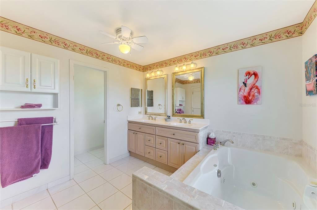 For Sale: $499,900 (2 beds, 2 baths, 2112 Square Feet)