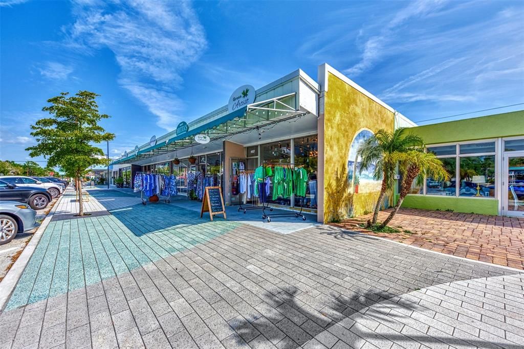 For Sale: $499,900 (2 beds, 2 baths, 2112 Square Feet)
