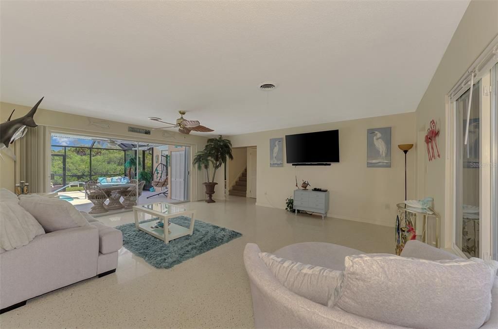 For Sale: $499,900 (2 beds, 2 baths, 2112 Square Feet)