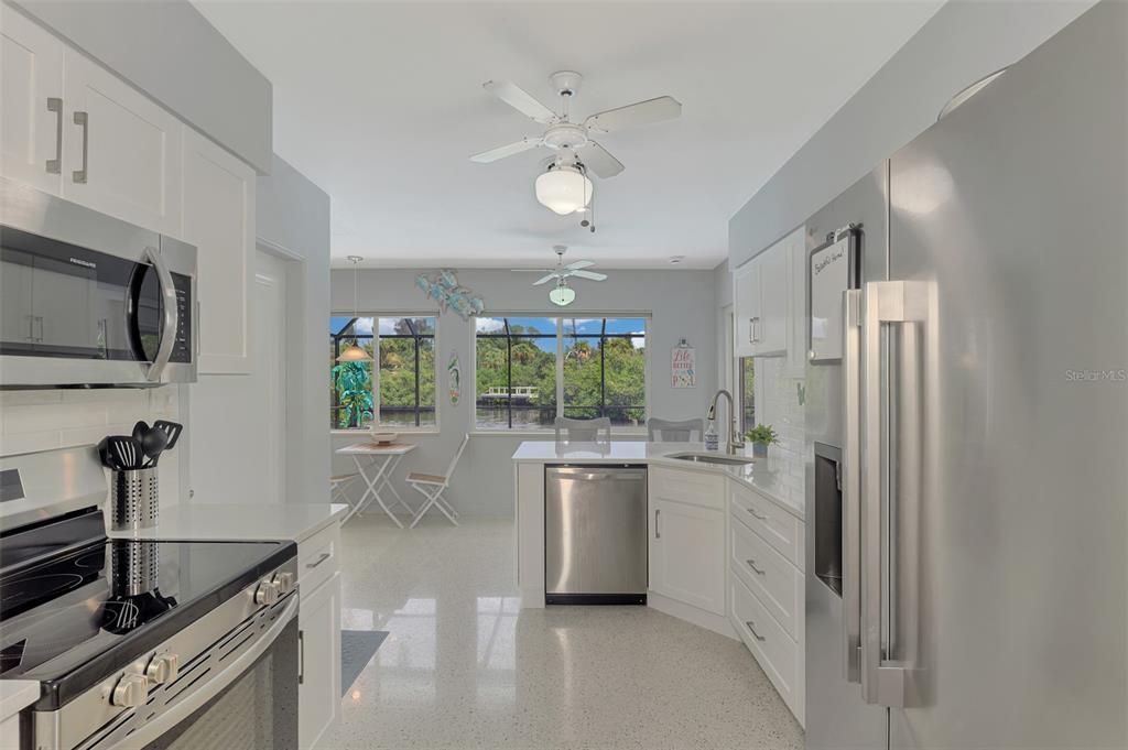 For Sale: $499,900 (2 beds, 2 baths, 2112 Square Feet)