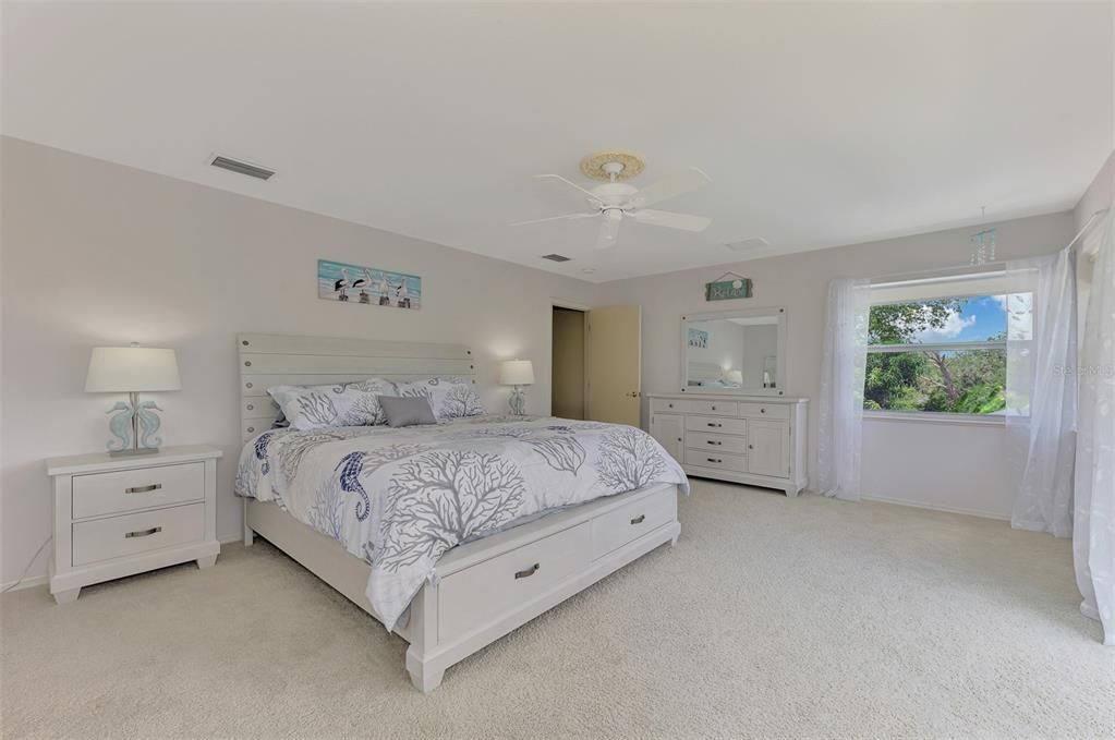 For Sale: $499,900 (2 beds, 2 baths, 2112 Square Feet)