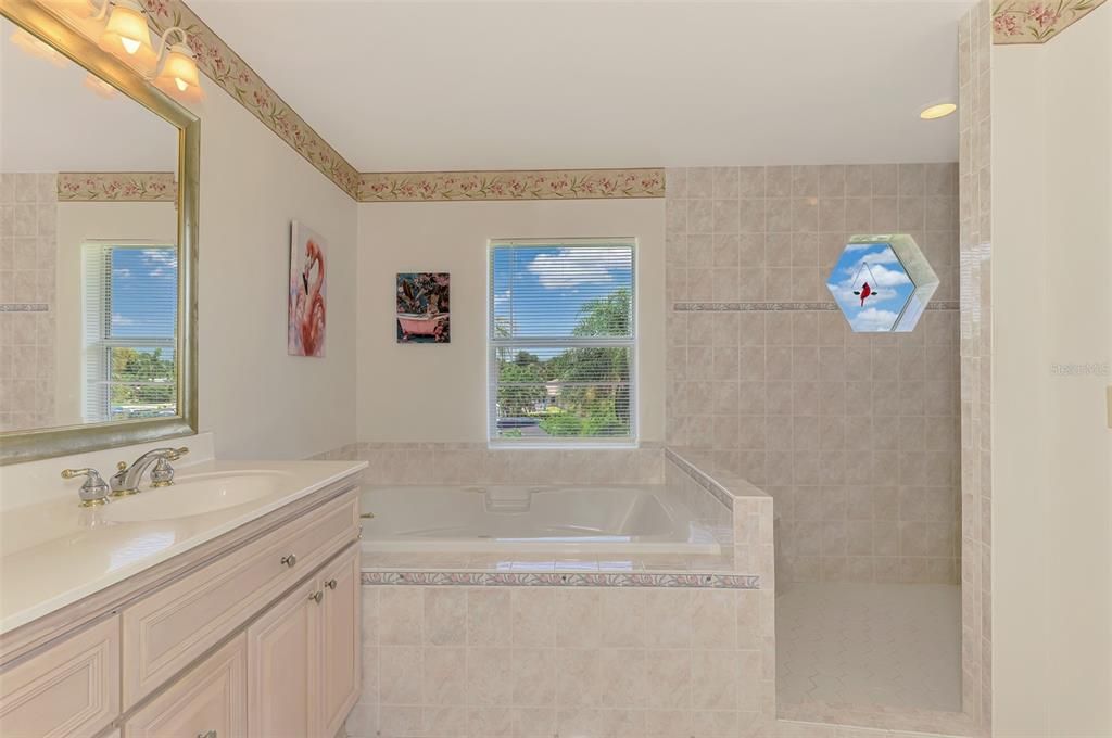 For Sale: $499,900 (2 beds, 2 baths, 2112 Square Feet)