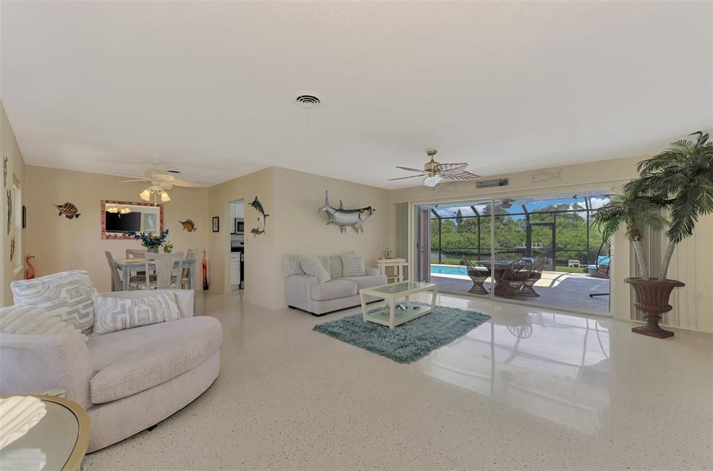 For Sale: $499,900 (2 beds, 2 baths, 2112 Square Feet)