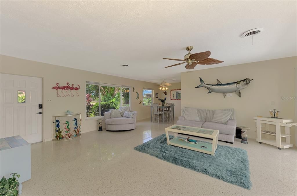 For Sale: $499,900 (2 beds, 2 baths, 2112 Square Feet)