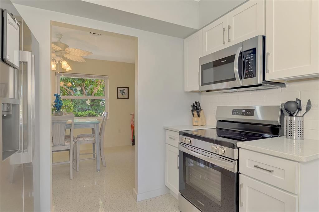 For Sale: $499,900 (2 beds, 2 baths, 2112 Square Feet)