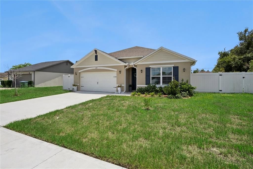For Sale: $395,000 (4 beds, 2 baths, 1836 Square Feet)