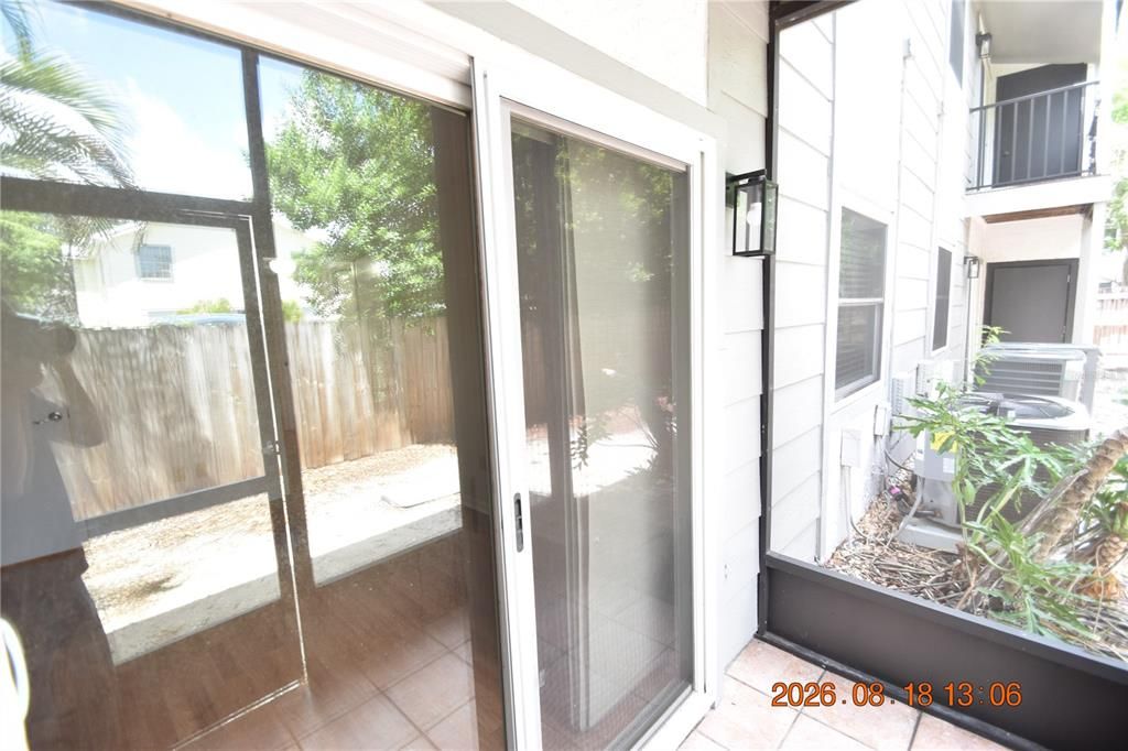 For Rent: $1,650 (2 beds, 1 baths, 852 Square Feet)