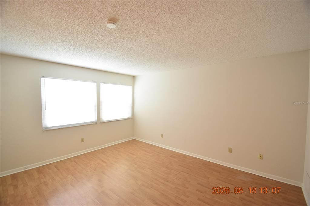 For Rent: $1,650 (2 beds, 1 baths, 852 Square Feet)