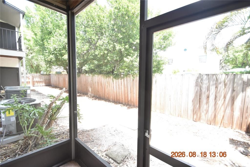 For Rent: $1,650 (2 beds, 1 baths, 852 Square Feet)