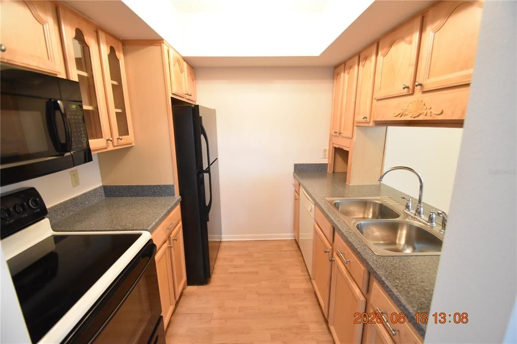 For Rent: $1,650 (2 beds, 1 baths, 852 Square Feet)
