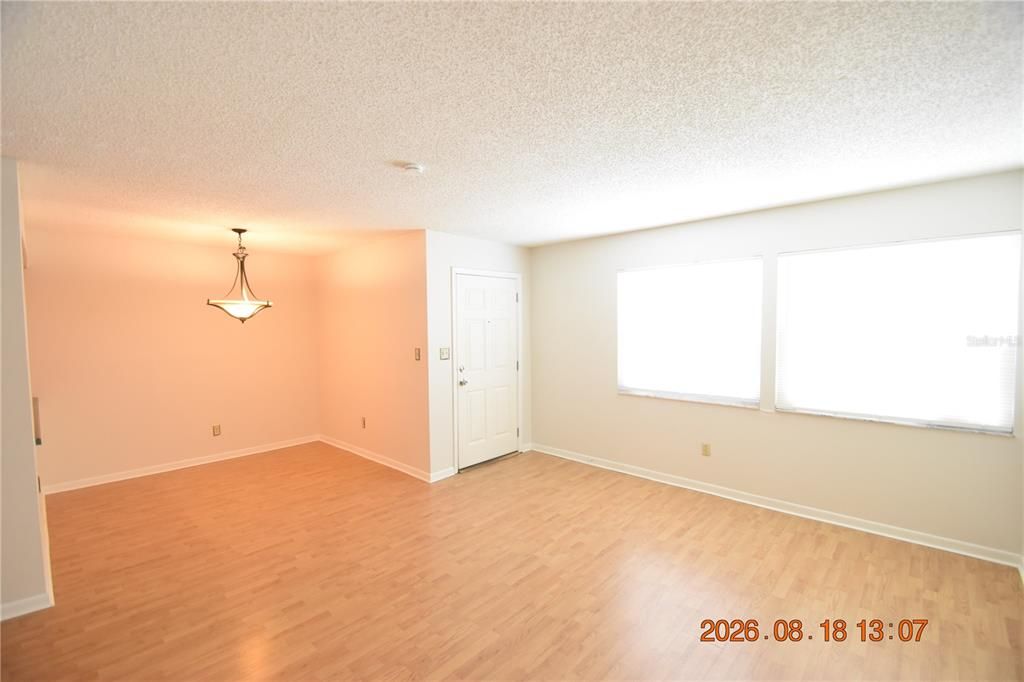 For Rent: $1,650 (2 beds, 1 baths, 852 Square Feet)