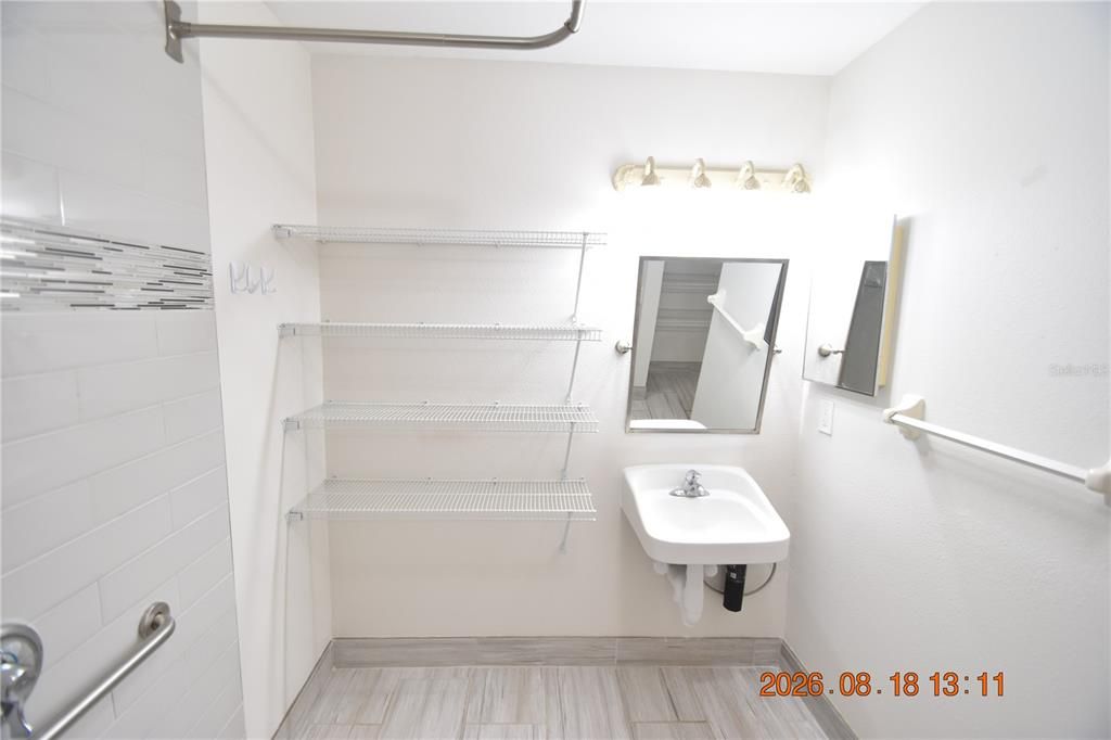 For Rent: $1,650 (2 beds, 1 baths, 852 Square Feet)
